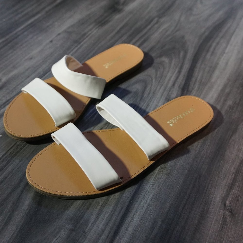 Shoe Dazzle Size 9 Sandals